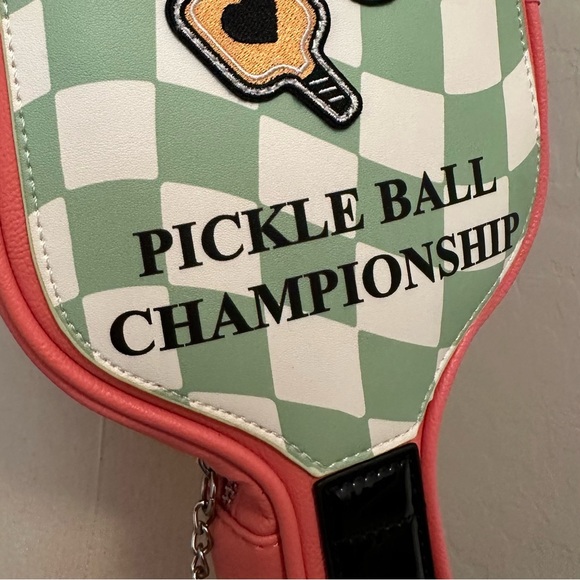 NEW BETSEY JOHNSON PICKLEBALL CHAMPIONSHIP CROSSBODY PADDLE BAG PICKLE ZIP PULL - Picture 7 of 13